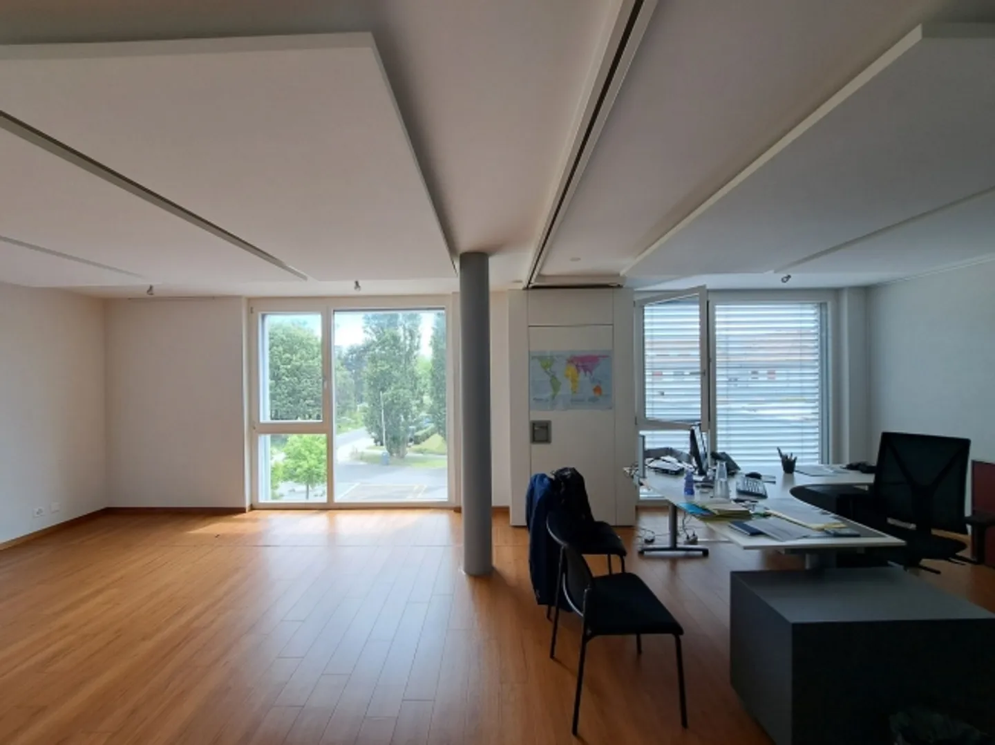 "Office space for rent, 2 steps from the M1 and Renens train station" - Photo 1 of 11