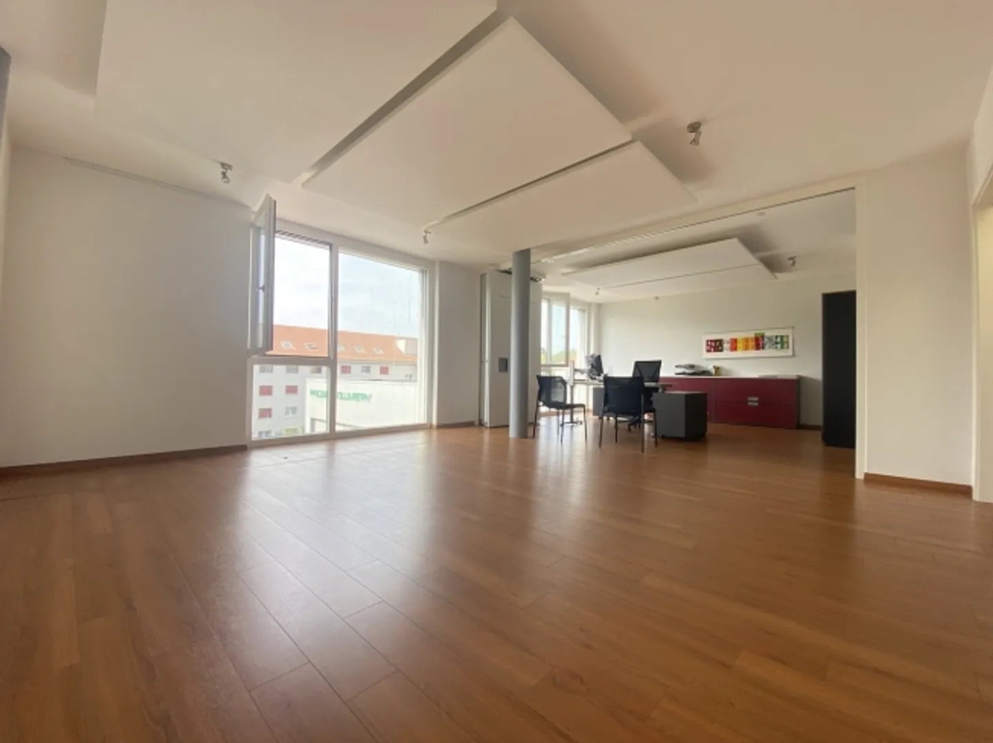 "Office space for rent, 2 steps from the M1 and Renens train station" - Photo 2 of 11