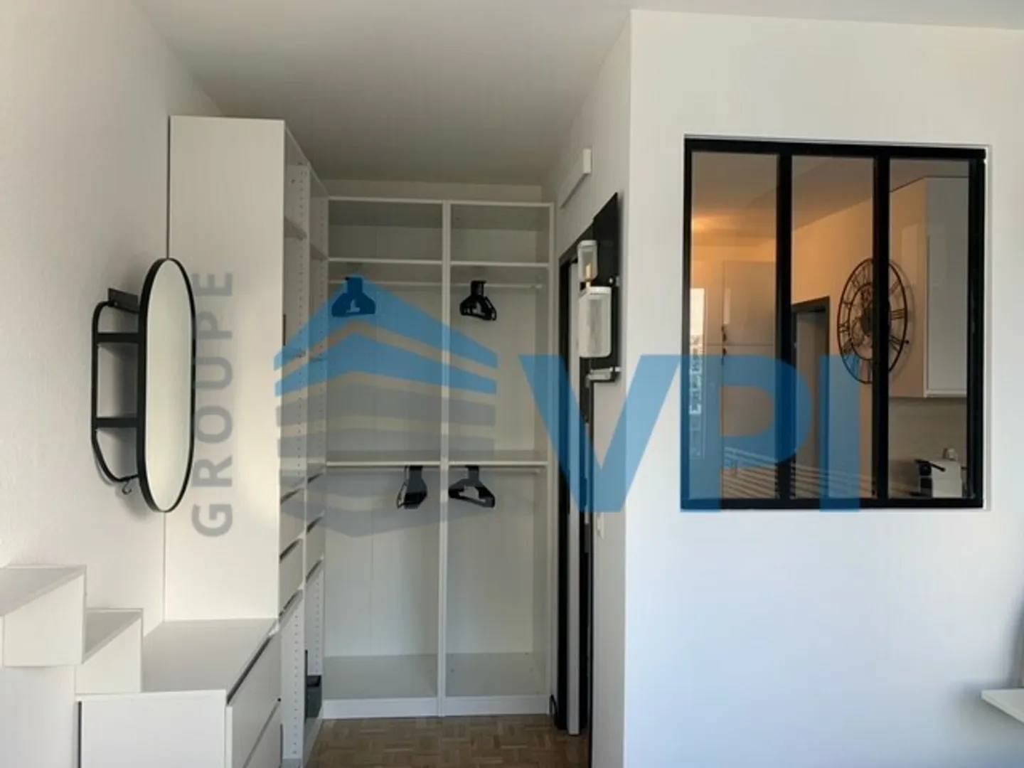 Stylish Furnished Apartment - Photo 6 of 7