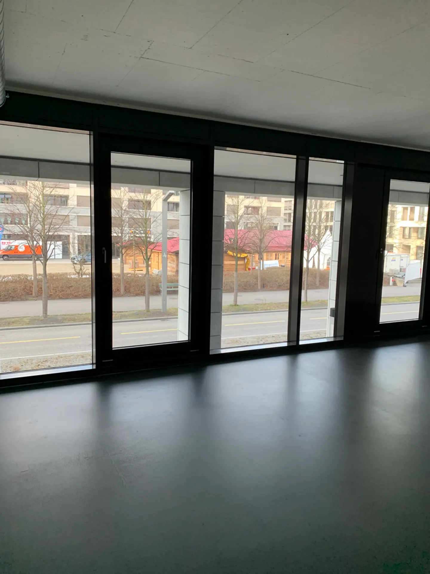 Spazio ufficio moderno e luminoso in posizione centrale - Foto 1 di 5