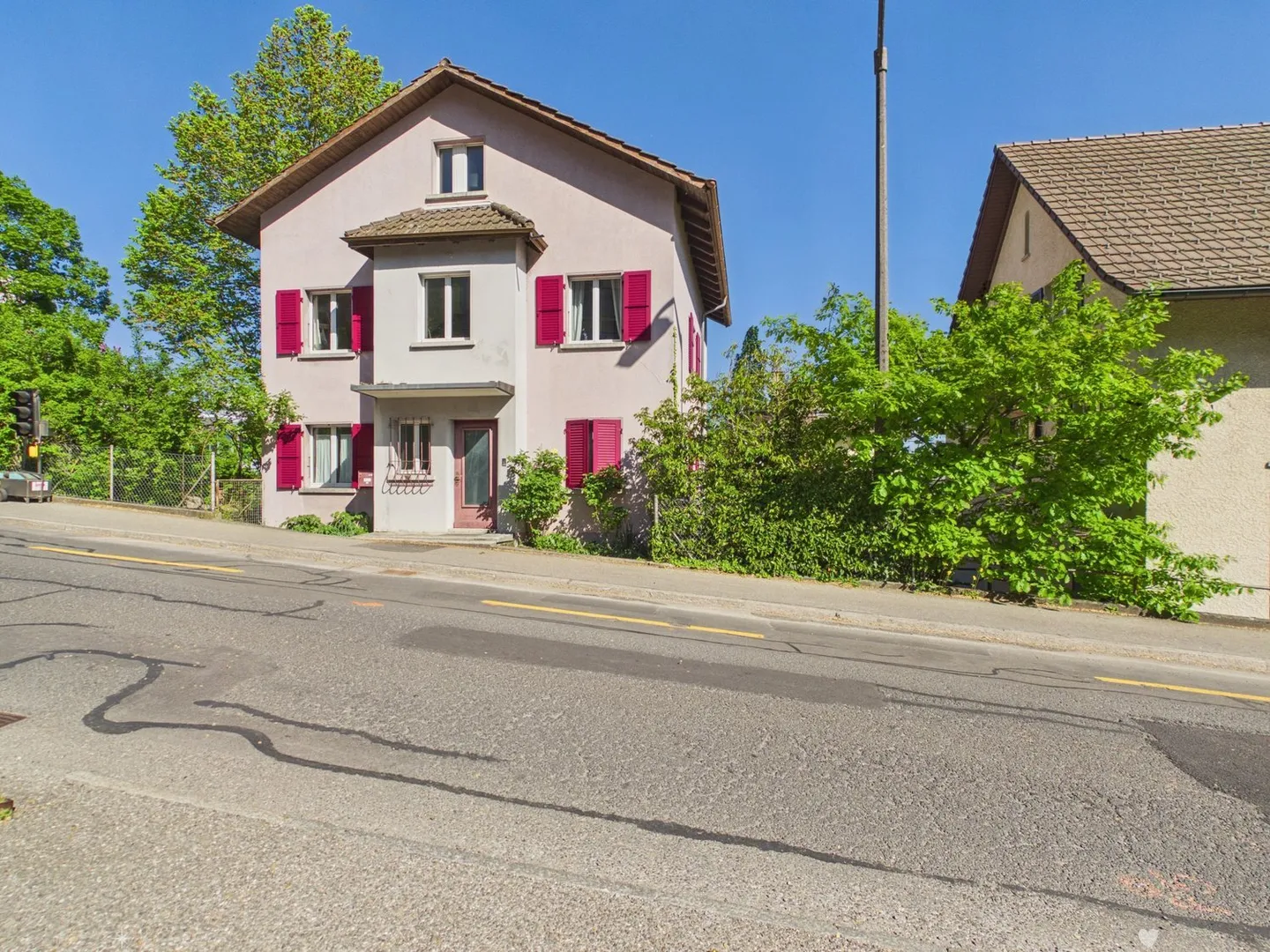 Single-family house in the Beaumont district - Photo 3 of 13