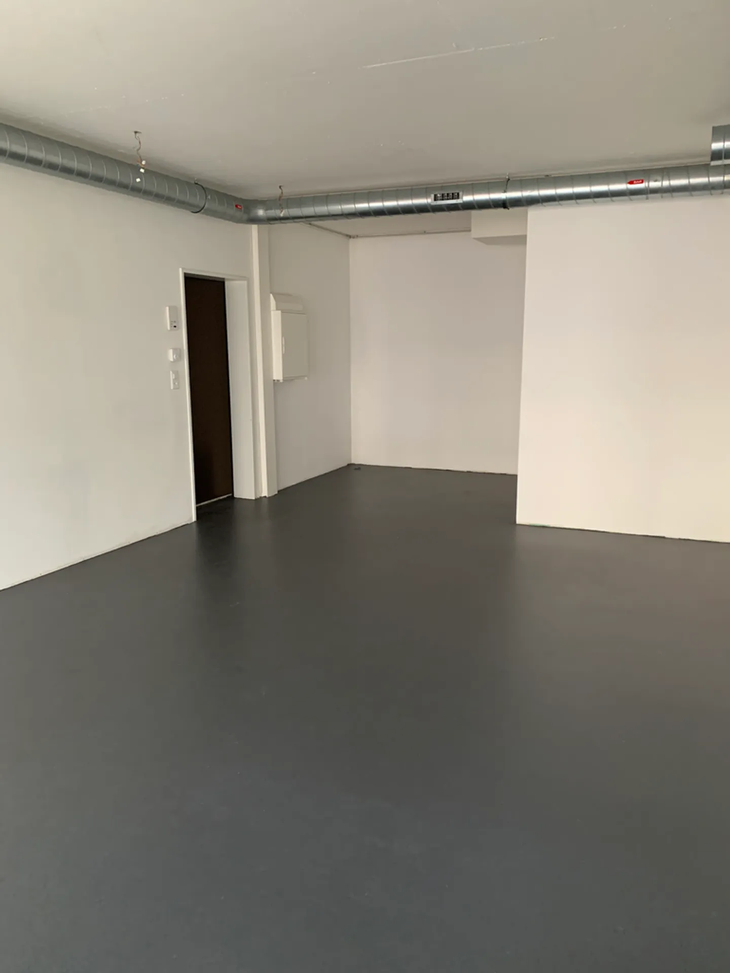Spazio ufficio moderno e luminoso in posizione centrale - Foto 3 di 5