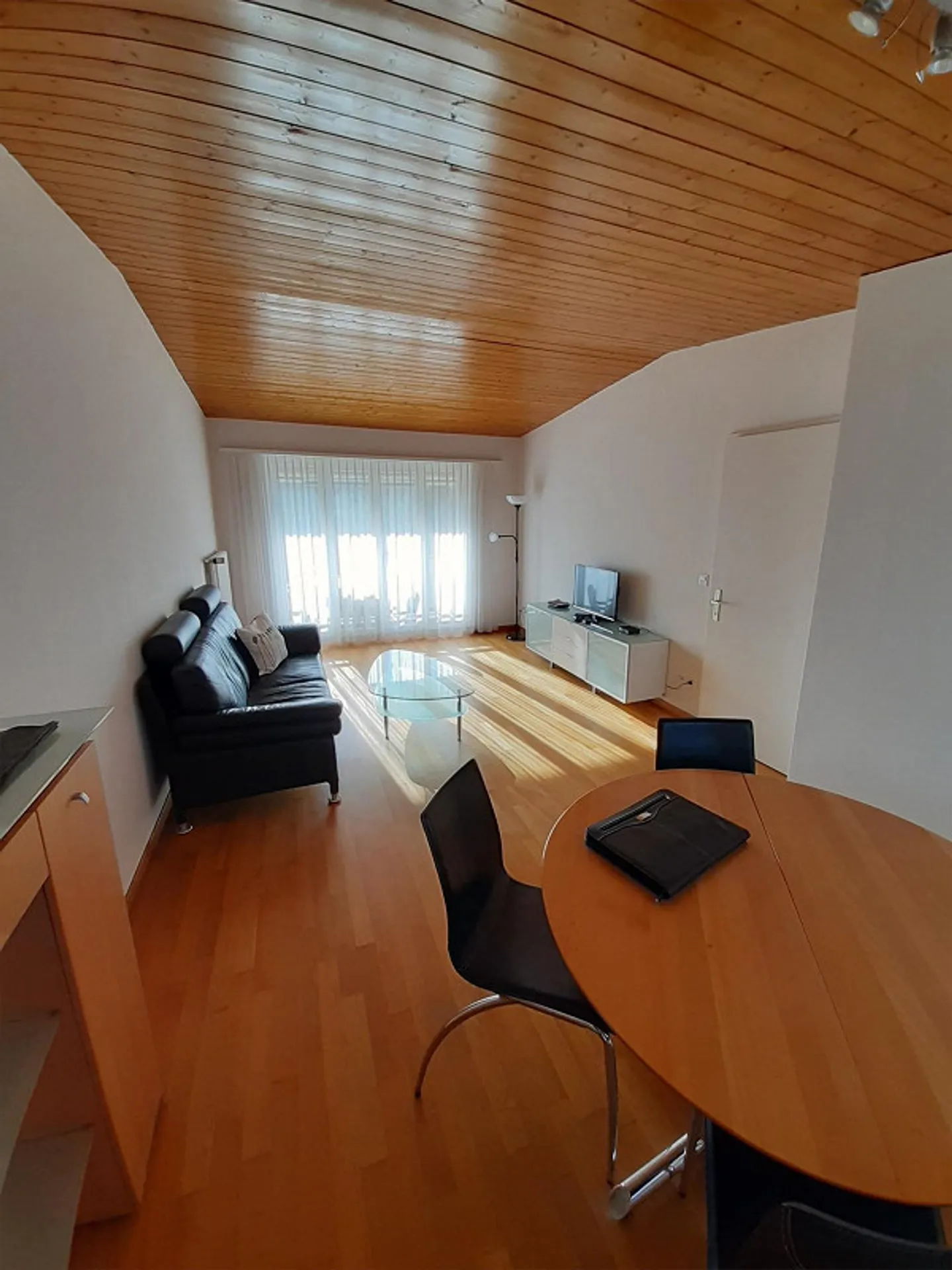 Cozy 3.5 Room Apartment on the 2nd Floor - Photo 2 of 9