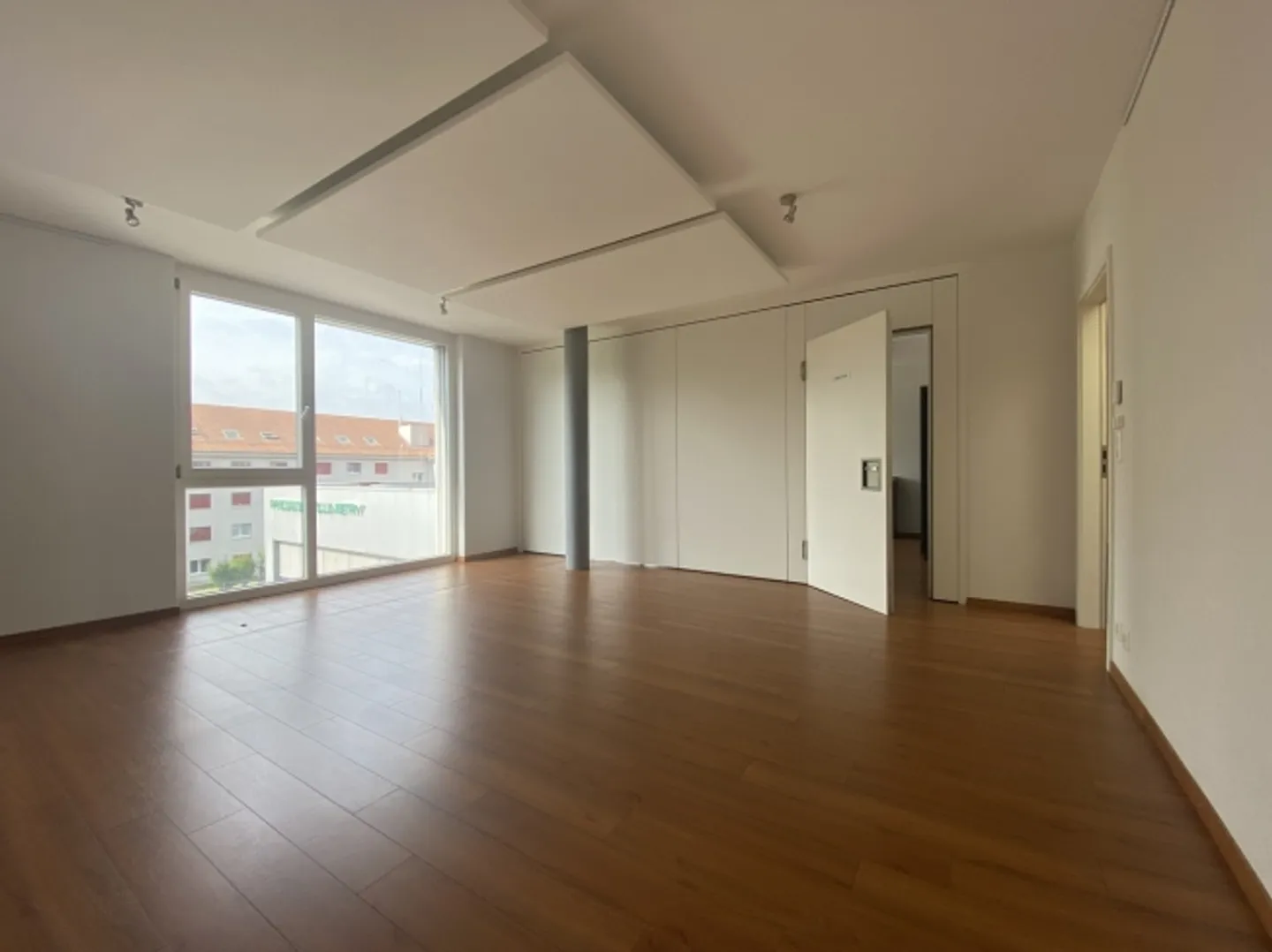 "Office space for rent, 2 steps from the M1 and Renens train station" - Photo 8 of 11