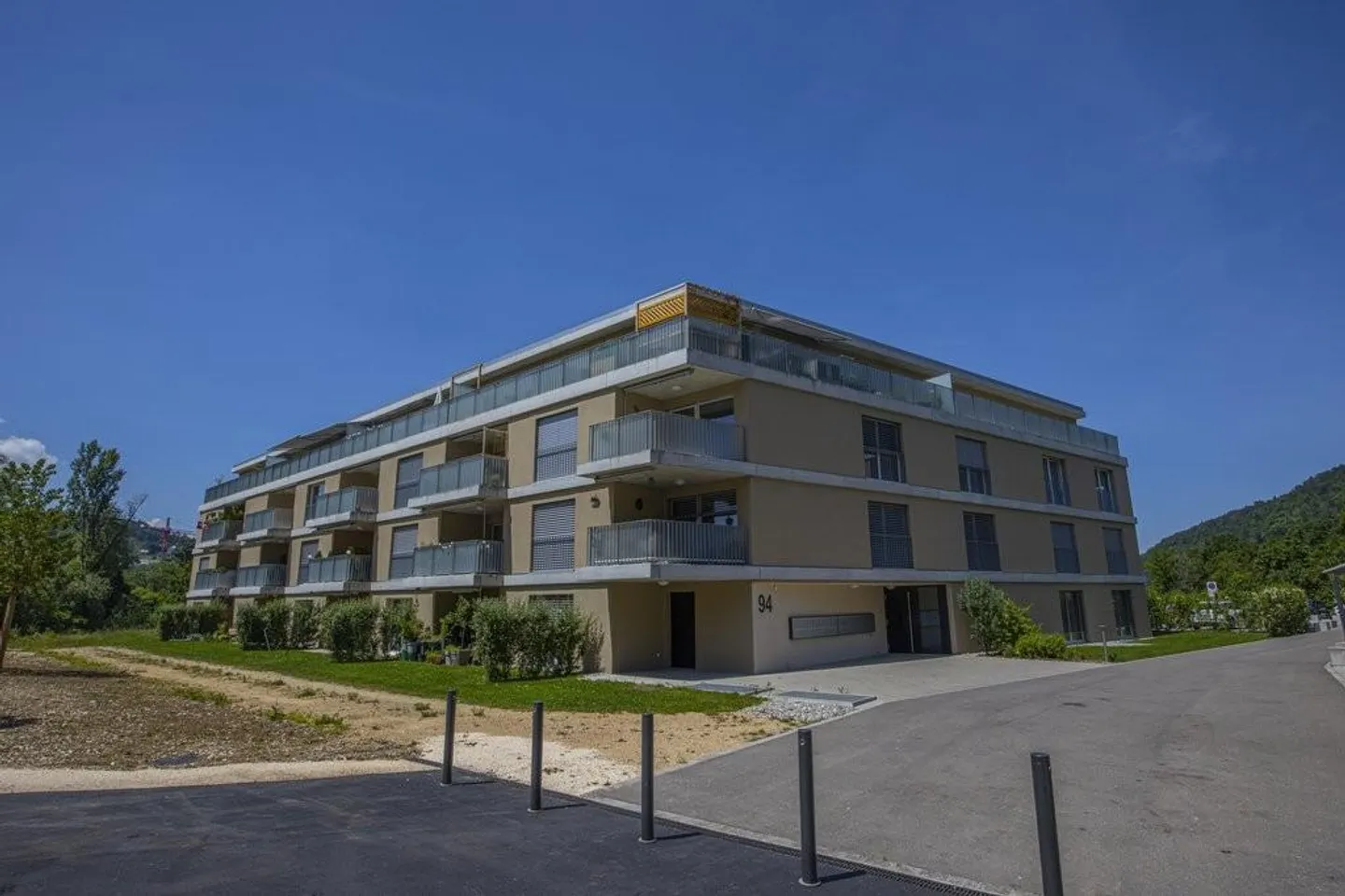 Appartement moderne de 3,5 pièces avec balcon - Photo 1 sur 8