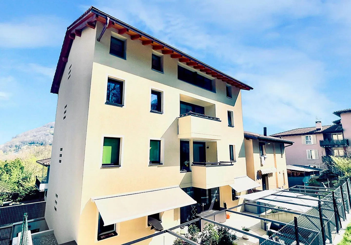 LUMINOSO ATTICO IN STABILE DI SOLE 4 UNITÀ - Foto 1 di 15