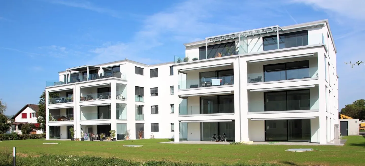Superbe appartement moderne de 3,5 pièces au rez-de-chaussée. - Photo 1 sur 8