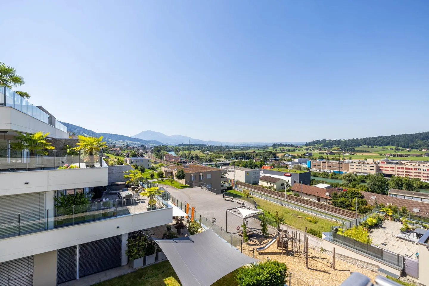 Moderno appartamento con terrazza di 4,5 stanze con vista panoramica a Gisikon - Foto 8 di 10