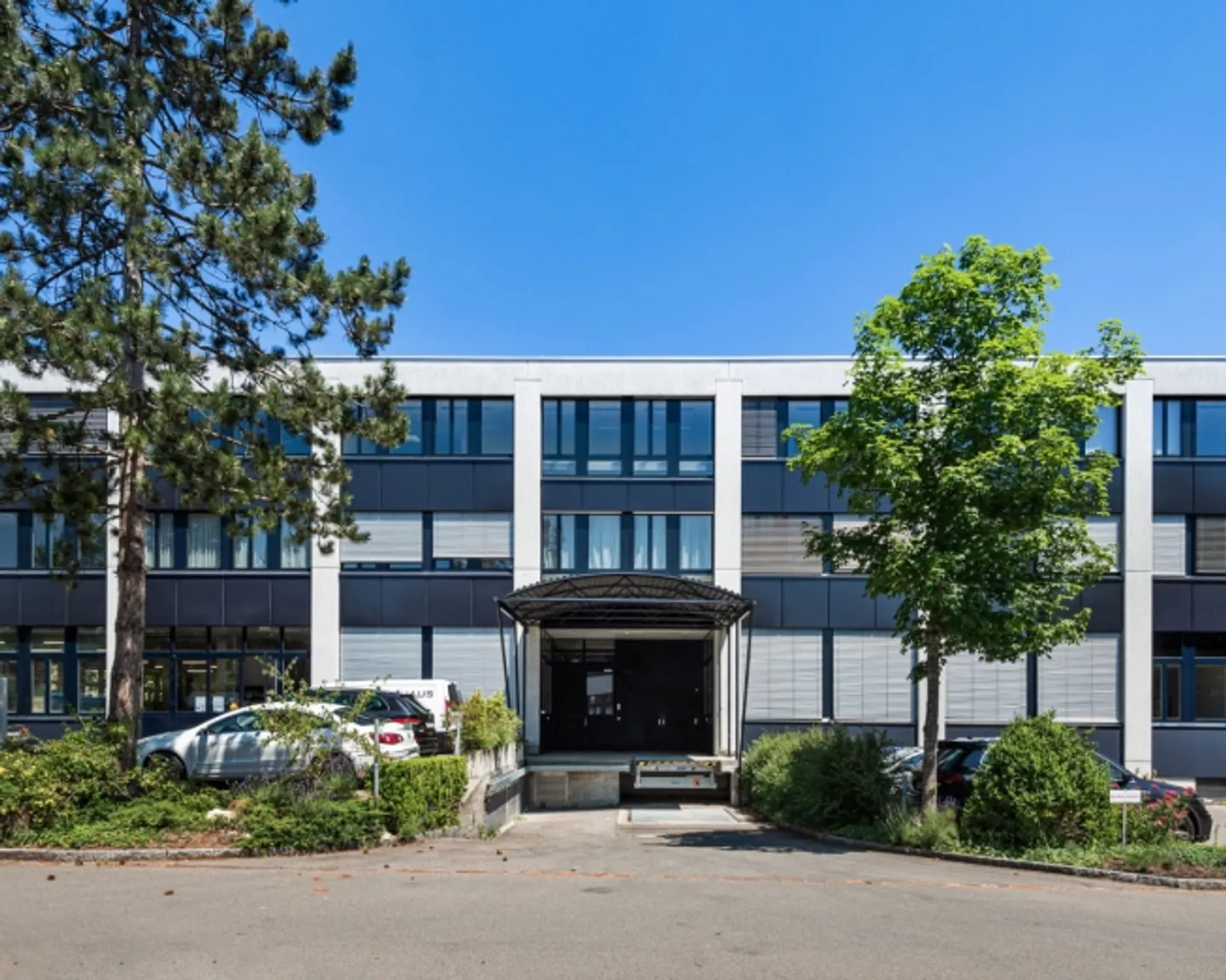 Espace de bureau agrandi avec accès au monte-charges - Photo 3 sur 8