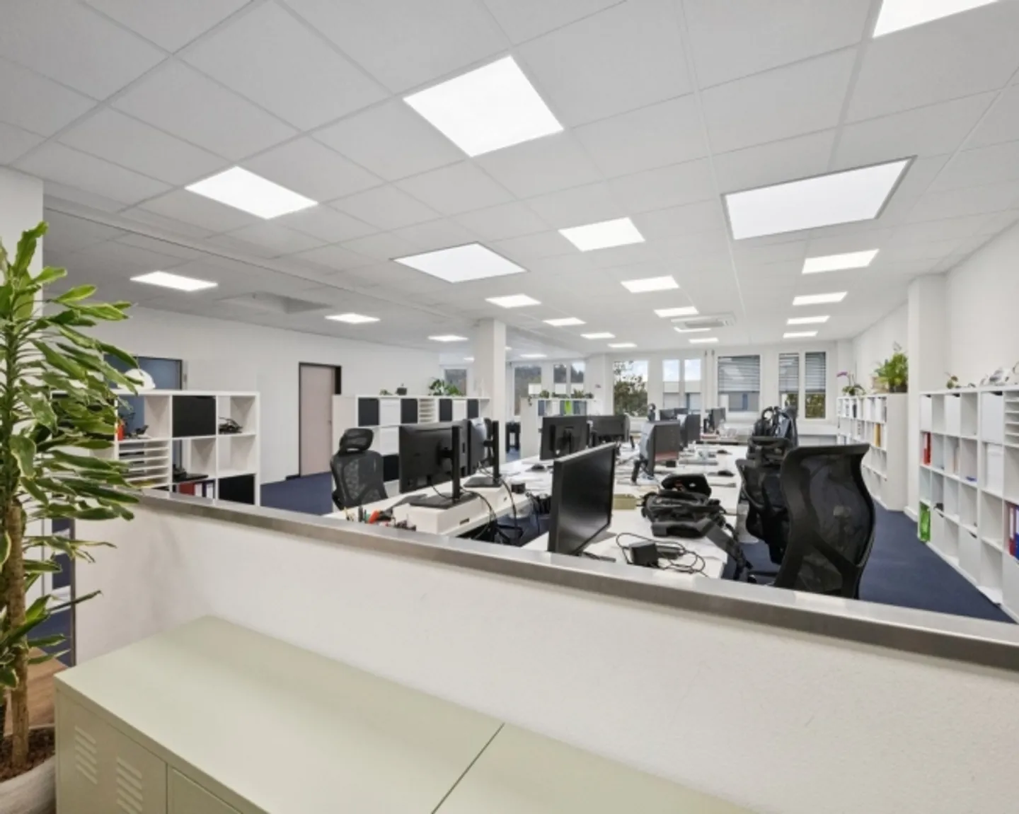 Espace de bureau agrandi avec accès au monte-charges - Photo 5 sur 8