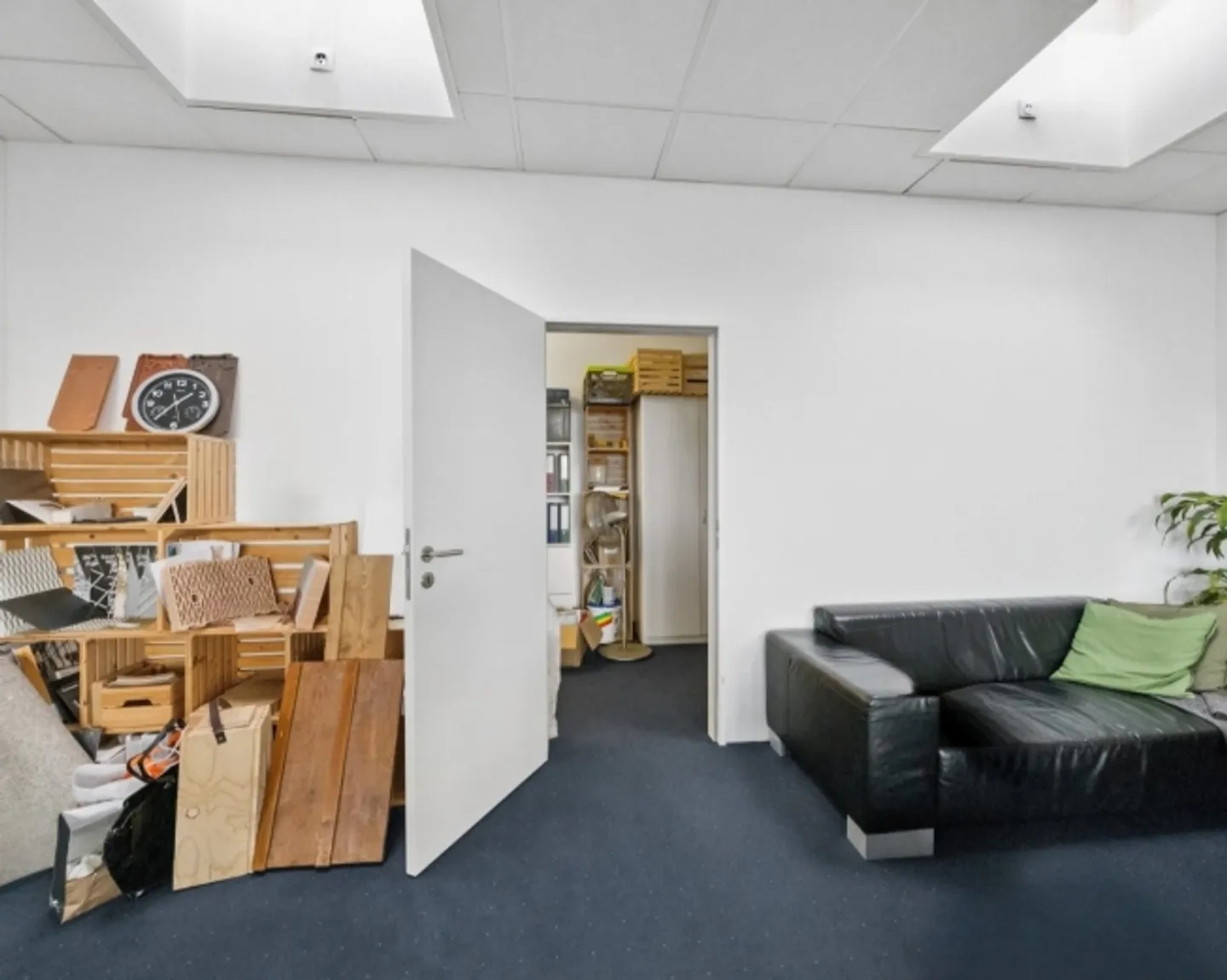 Espace de bureau agrandi avec accès au monte-charges - Photo 6 sur 8