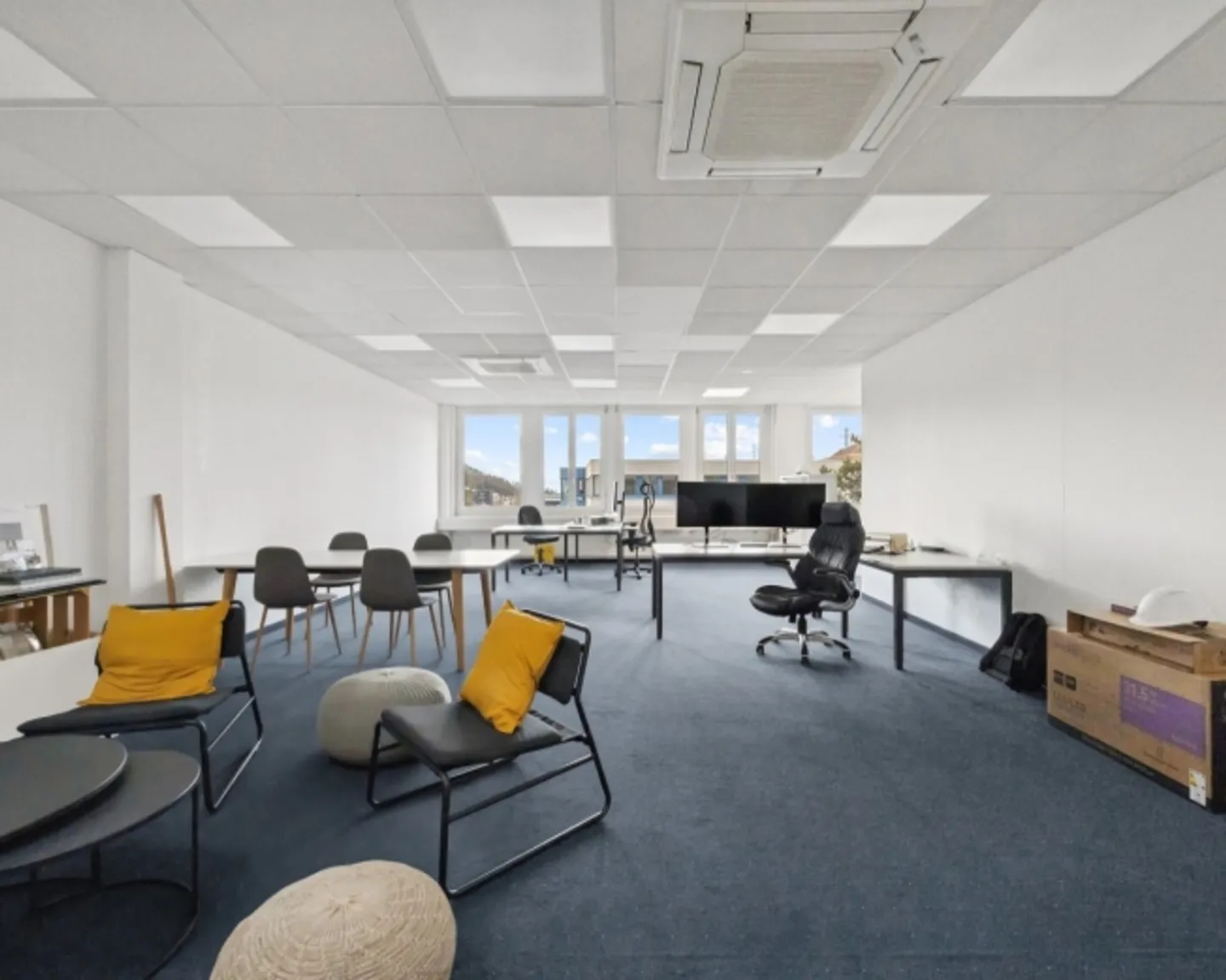 Espace de bureau agrandi avec accès au monte-charges - Photo 2 sur 8