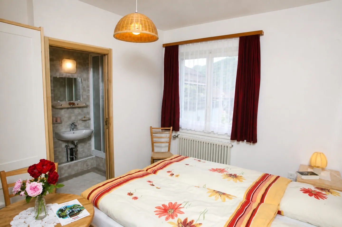 Hotel-Restaurant mit 9 Zimmern, Garten und 10 Parkplätzen - Foto 6 von 11