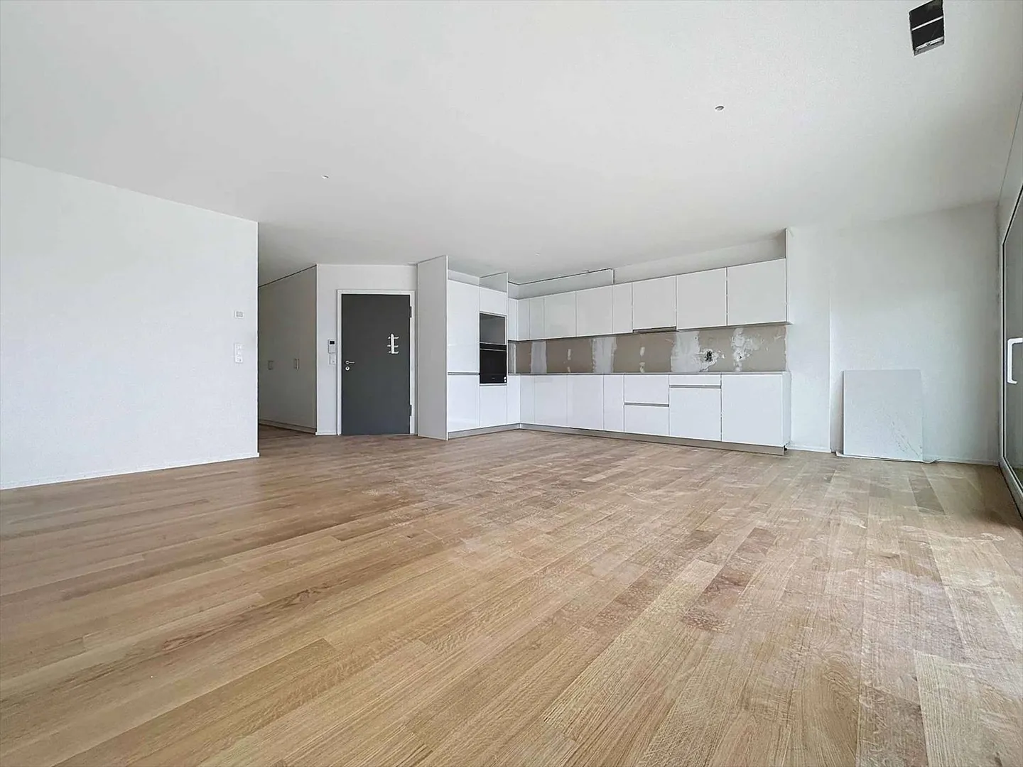 UNIQUE! 2.5-room penthouse of 68m2 with 2 terraces and panoramic view - Photo 4 of 13