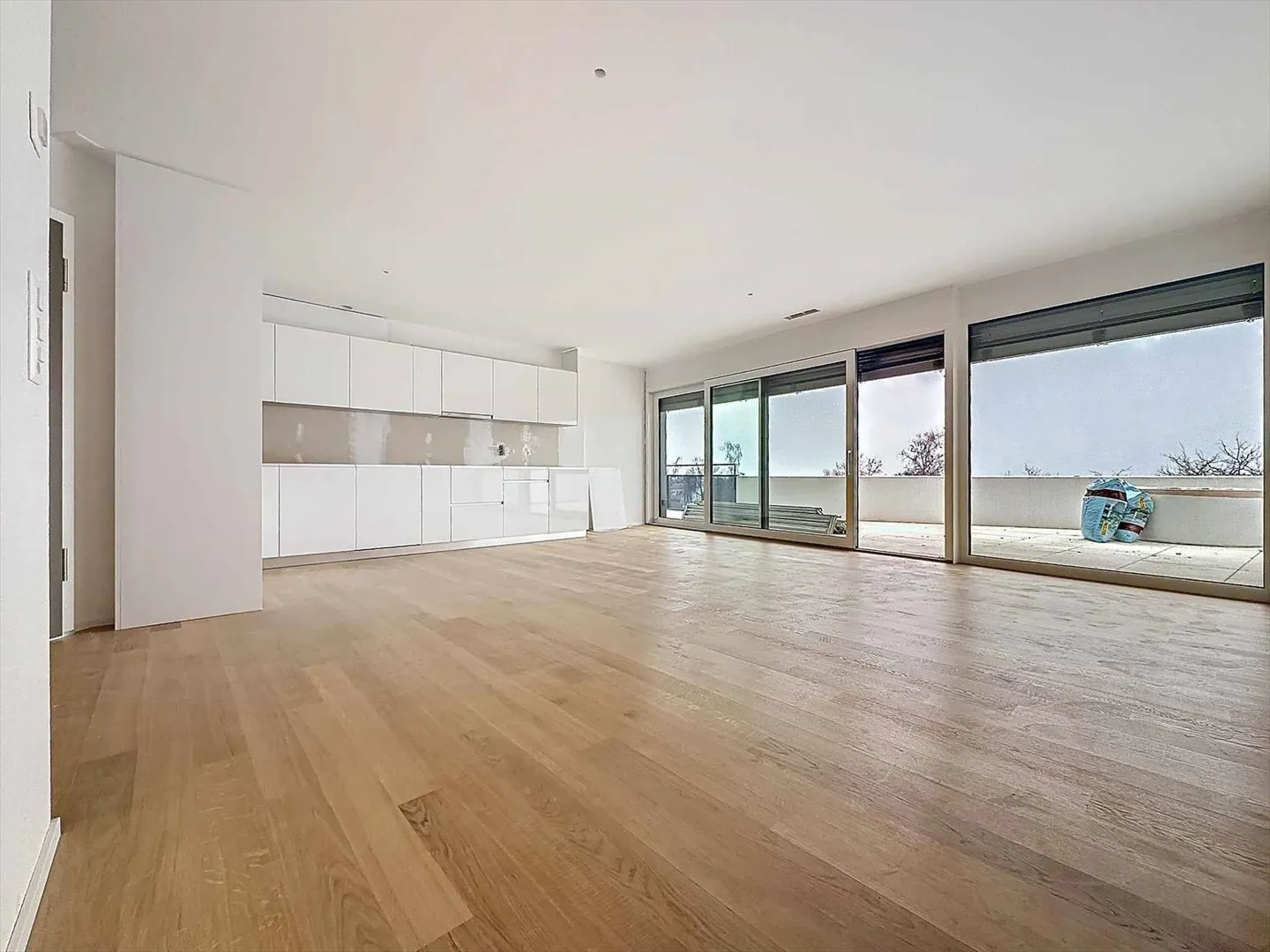 UNIQUE! 2.5-room penthouse of 68m2 with 2 terraces and panoramic view - Photo 2 of 13