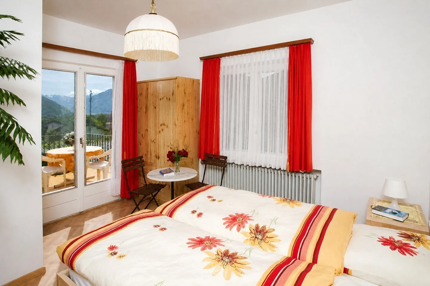 Hotel-Restaurant mit 9 Zimmern, Garten und 10 Parkplätzen - Foto 5 von 11