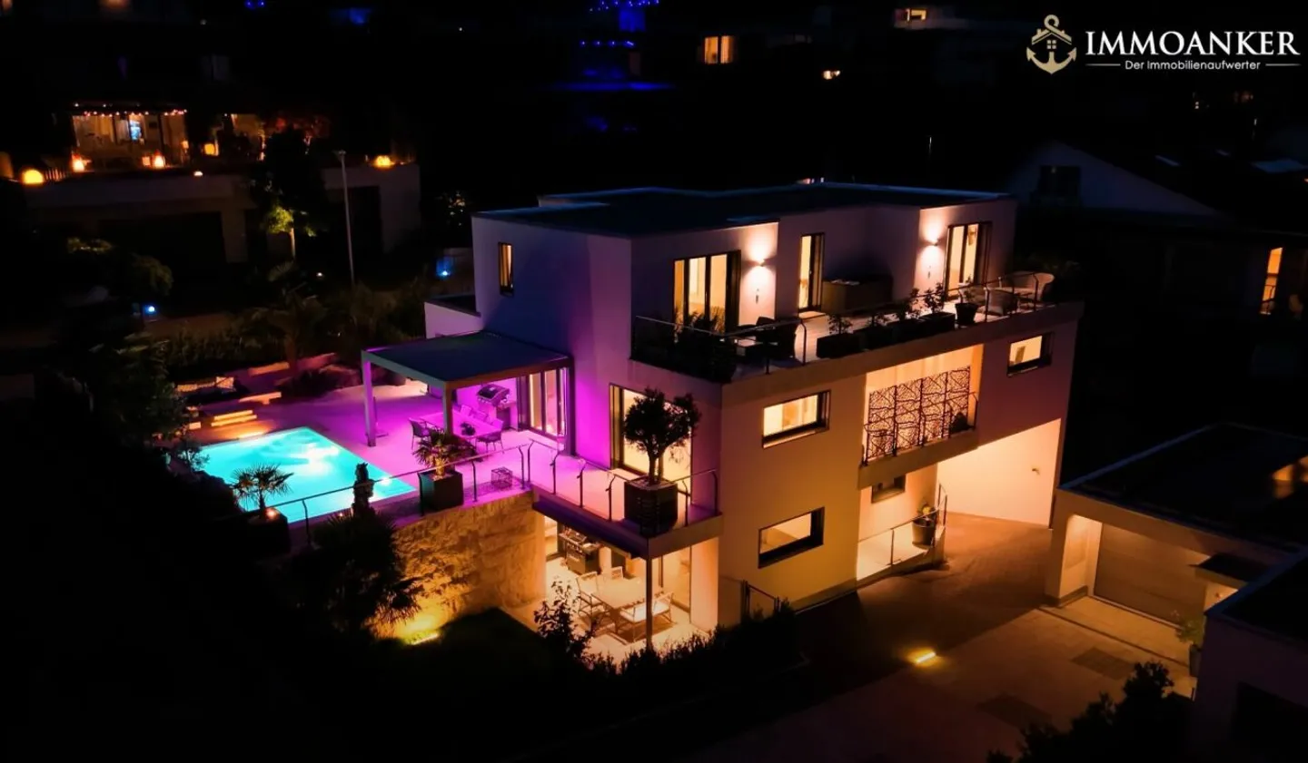 Casa unifamiliare lussuosa con appartamento e paradiso del giardino da sogno a Neftenbach - Foto 1 di 16