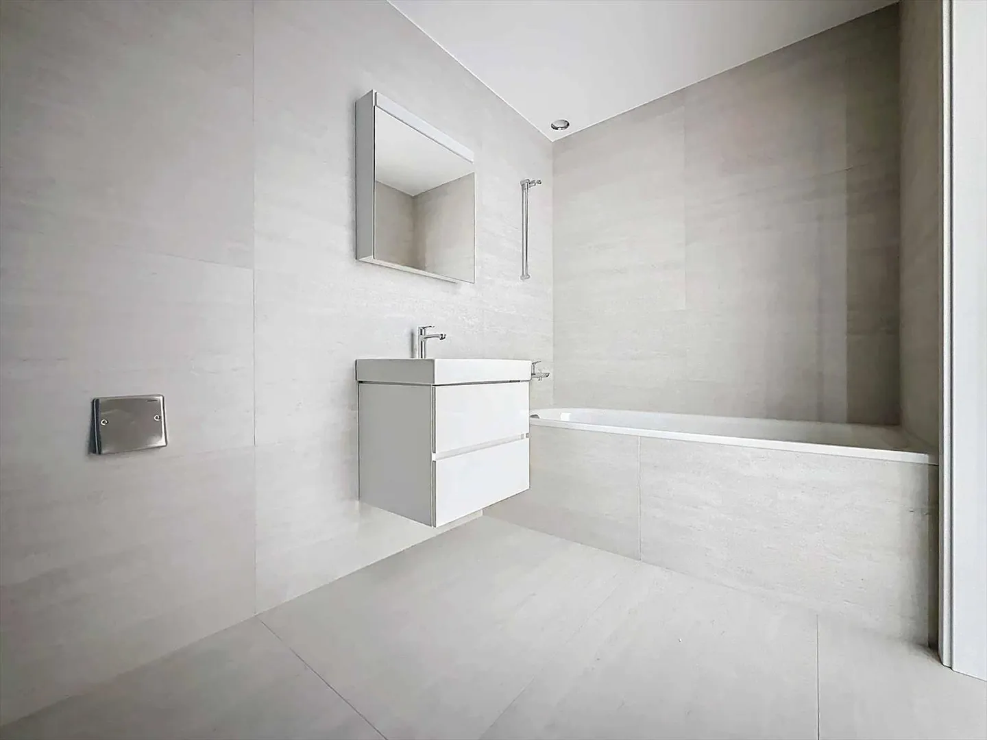 UNIQUE! 2.5-room penthouse of 68m2 with 2 terraces and panoramic view - Photo 8 of 13