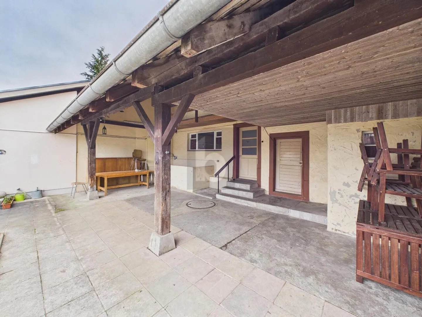 Geräumiges Familienhaus mit Garten - Foto 3 von 6