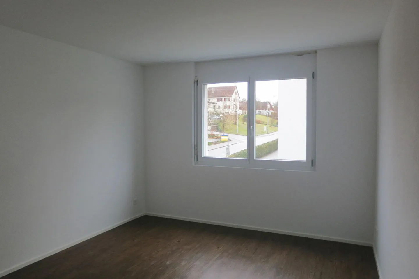 Bel et moderne appartement de 4,5 pièces - Photo 2 sur 5