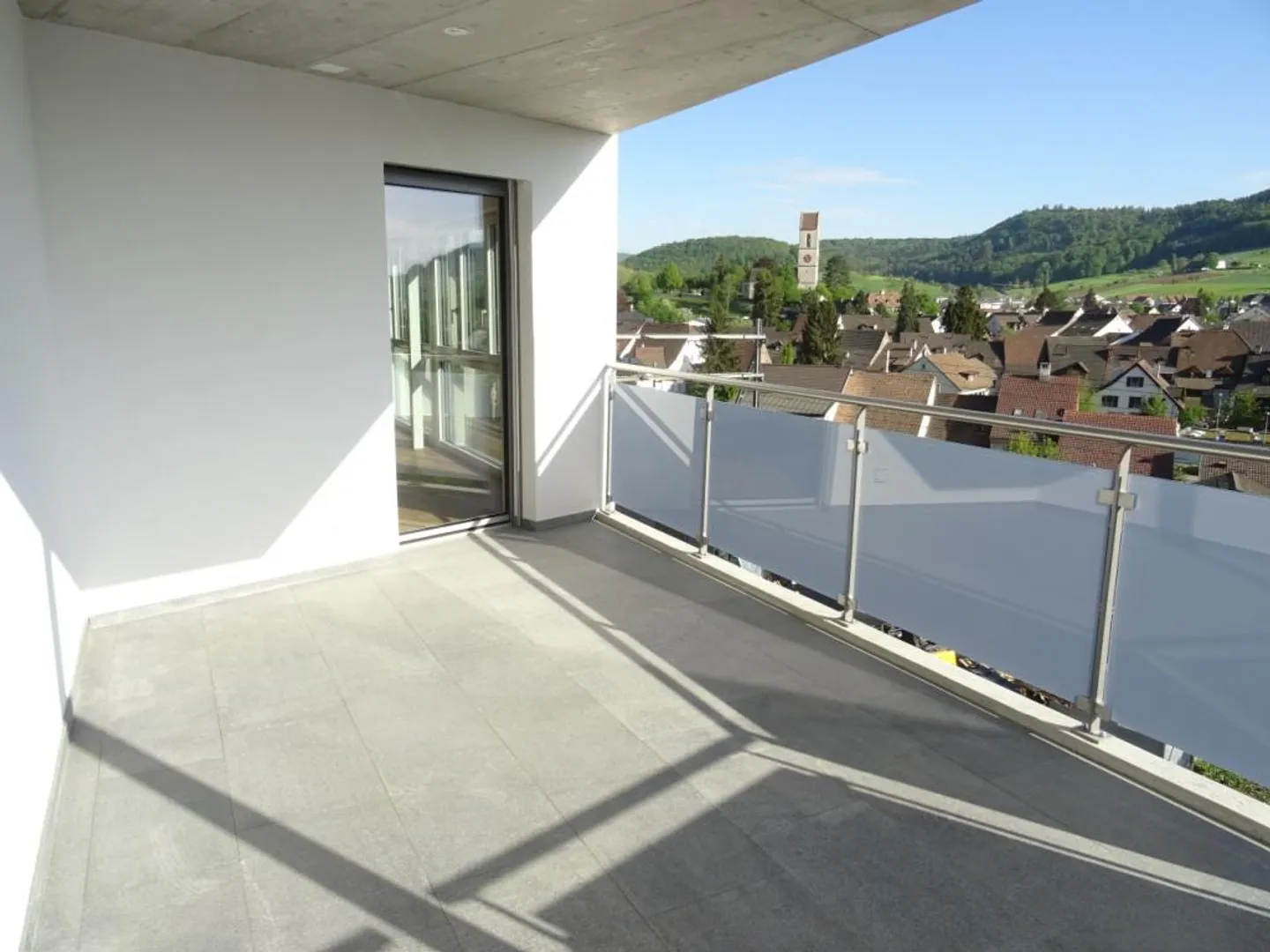 Appartement 4.5 pièces en emplacement ensoleillé - Photo 9 sur 10