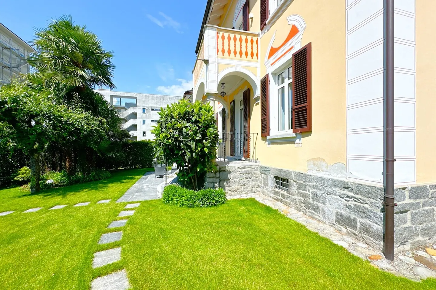 Elegante Villa in Minusio - Foto 2 von 15