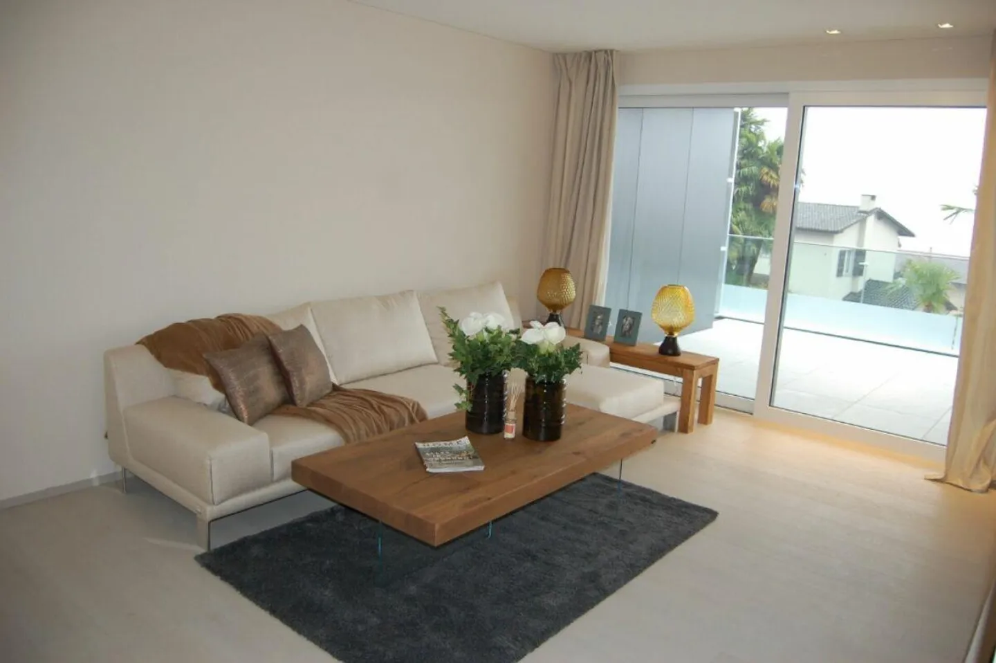 Appartement luxueux de 2,5 pièces avec vue sur le lac, grande terrasse ensoleillée, piscine et espace bien-être - Photo 5 sur 16