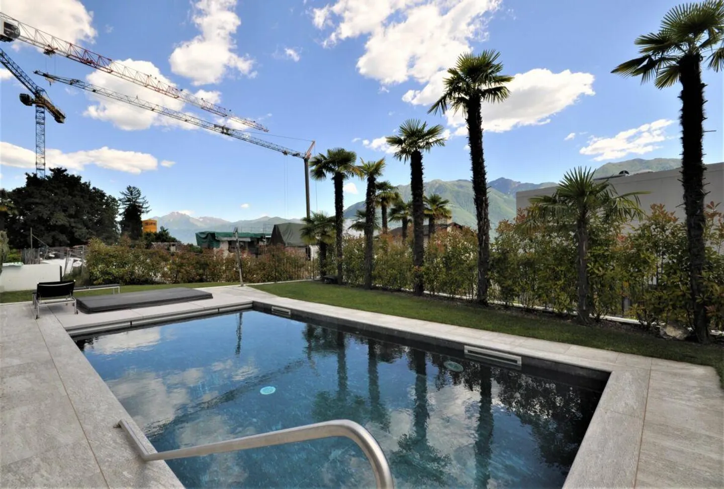 Appartement luxueux de 2,5 pièces avec vue sur le lac, grande terrasse ensoleillée, piscine et espace bien-être - Photo 14 sur 16