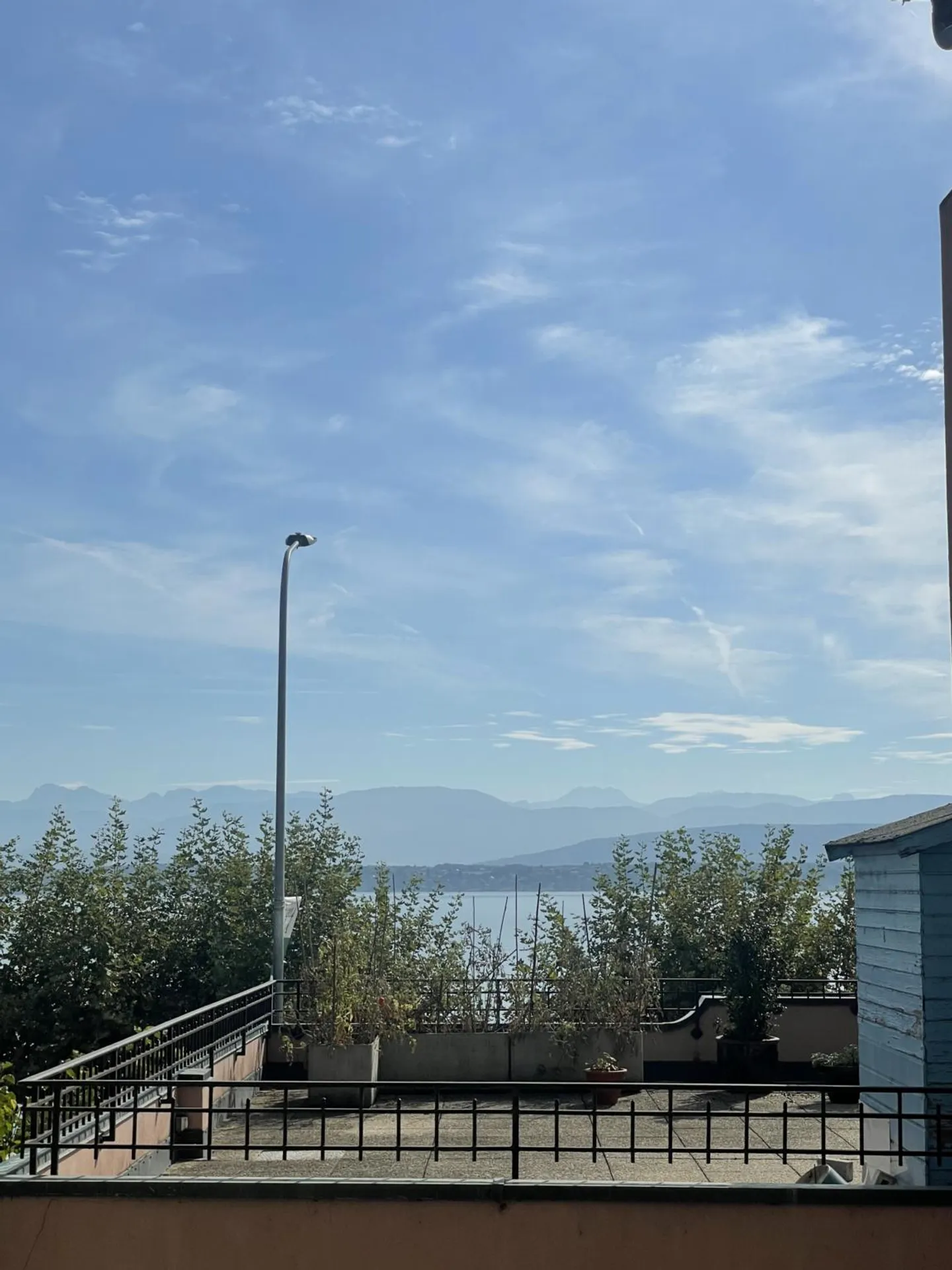 Appartement Charmant au Bord du Lac - Photo 4 sur 10