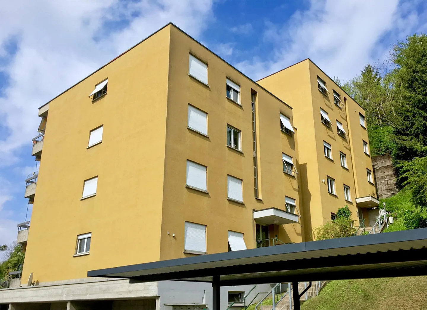 SPLENDIDES 3.5 ZIMMER MIT OFFENER AUSSICHT IN SAVOSA - Foto 9 von 11