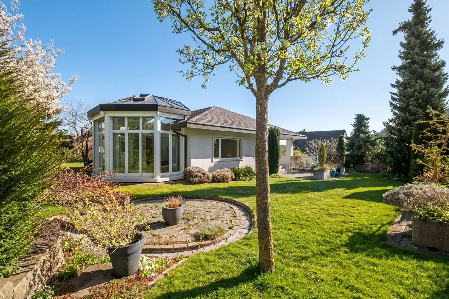 Charming Single-Family Home with Large Garden - Photo 10 of 10