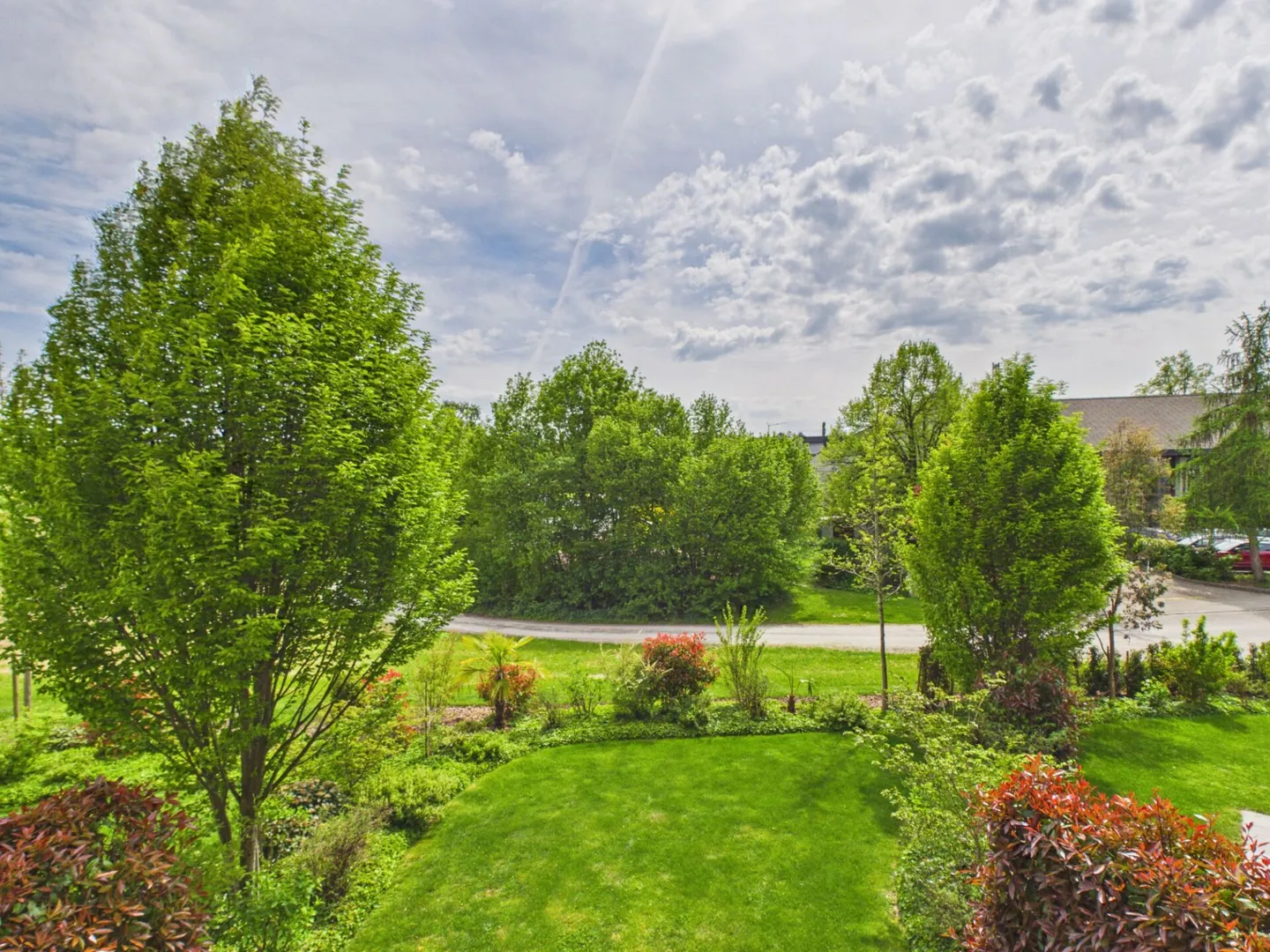 Elegant 2.5-room apartment with balcony and view into the greenery - Photo 13 of 14