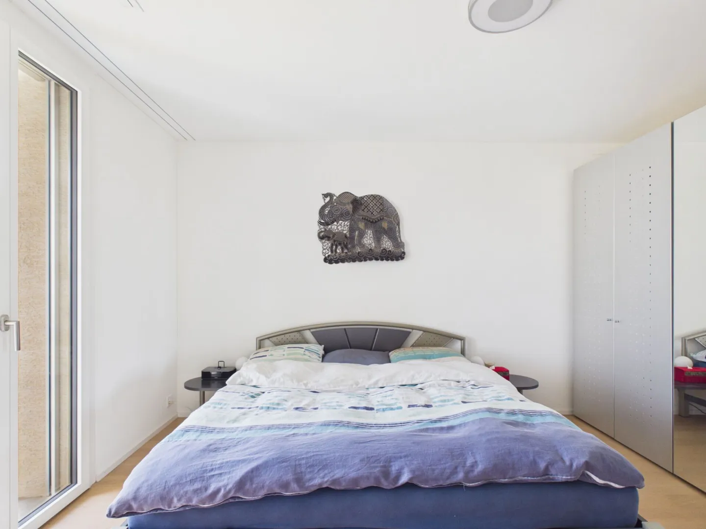 Elegant 2.5-room apartment with balcony and view into the greenery - Photo 10 of 14