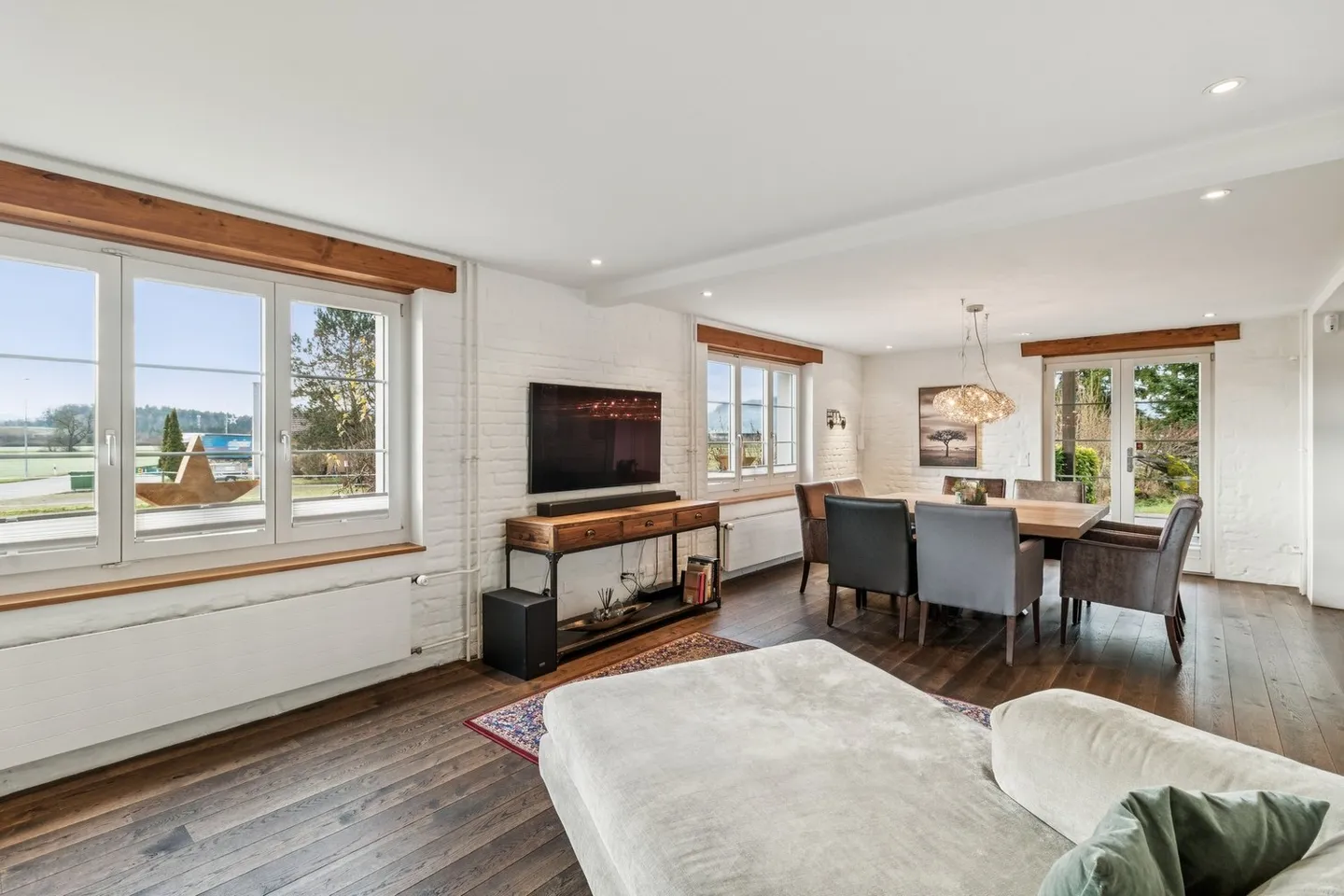 Modernes ehemaliges Bauernhaus mit Gartenoase - Foto 3 von 14