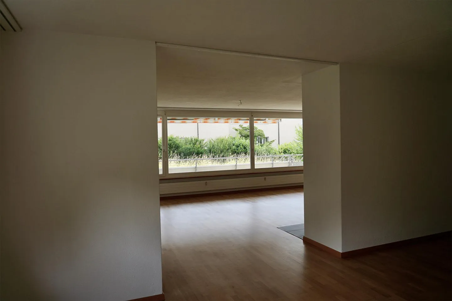 Sonnig und grosszügig gebaute 3 1/2- Zimmer-Wohnung - Foto 2 von 12