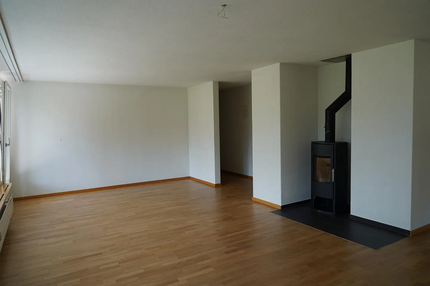 Sonnig und grosszügig gebaute 3 1/2- Zimmer-Wohnung - Foto 3 von 12