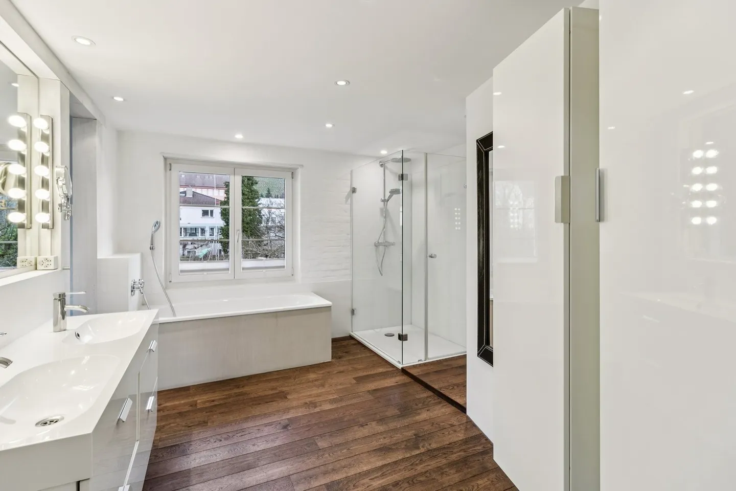 Modernes ehemaliges Bauernhaus mit Gartenoase - Foto 8 von 14