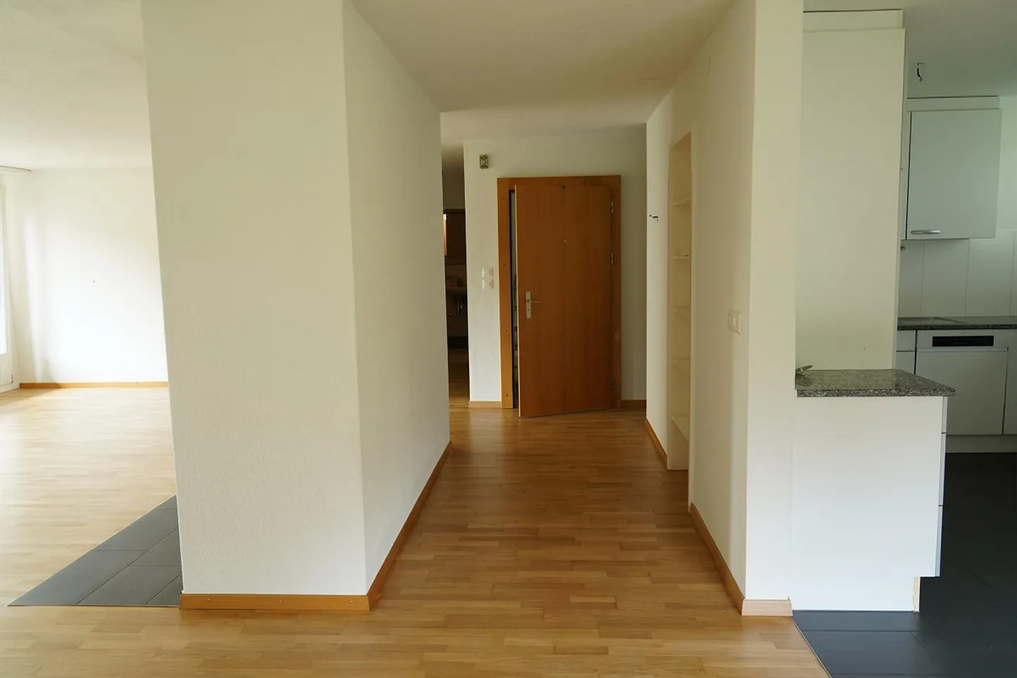 Sonnig und grosszügig gebaute 3 1/2- Zimmer-Wohnung - Foto 9 von 12