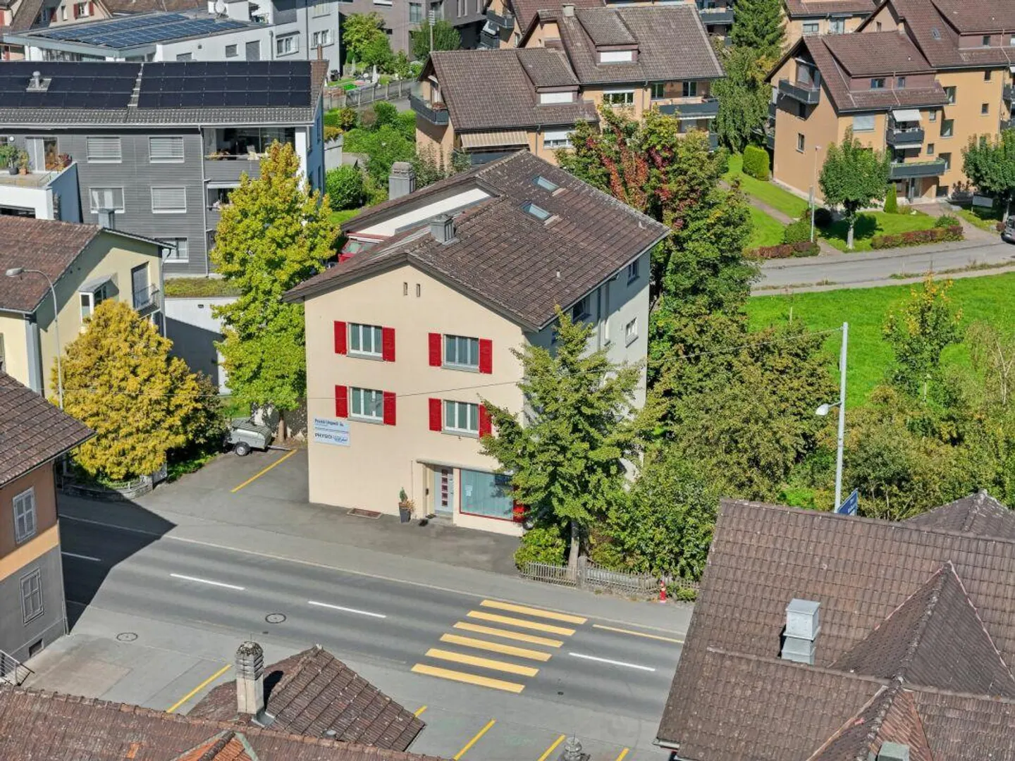 Zweifamilienhaus mit Gewerberäumen - Foto 1 von 7