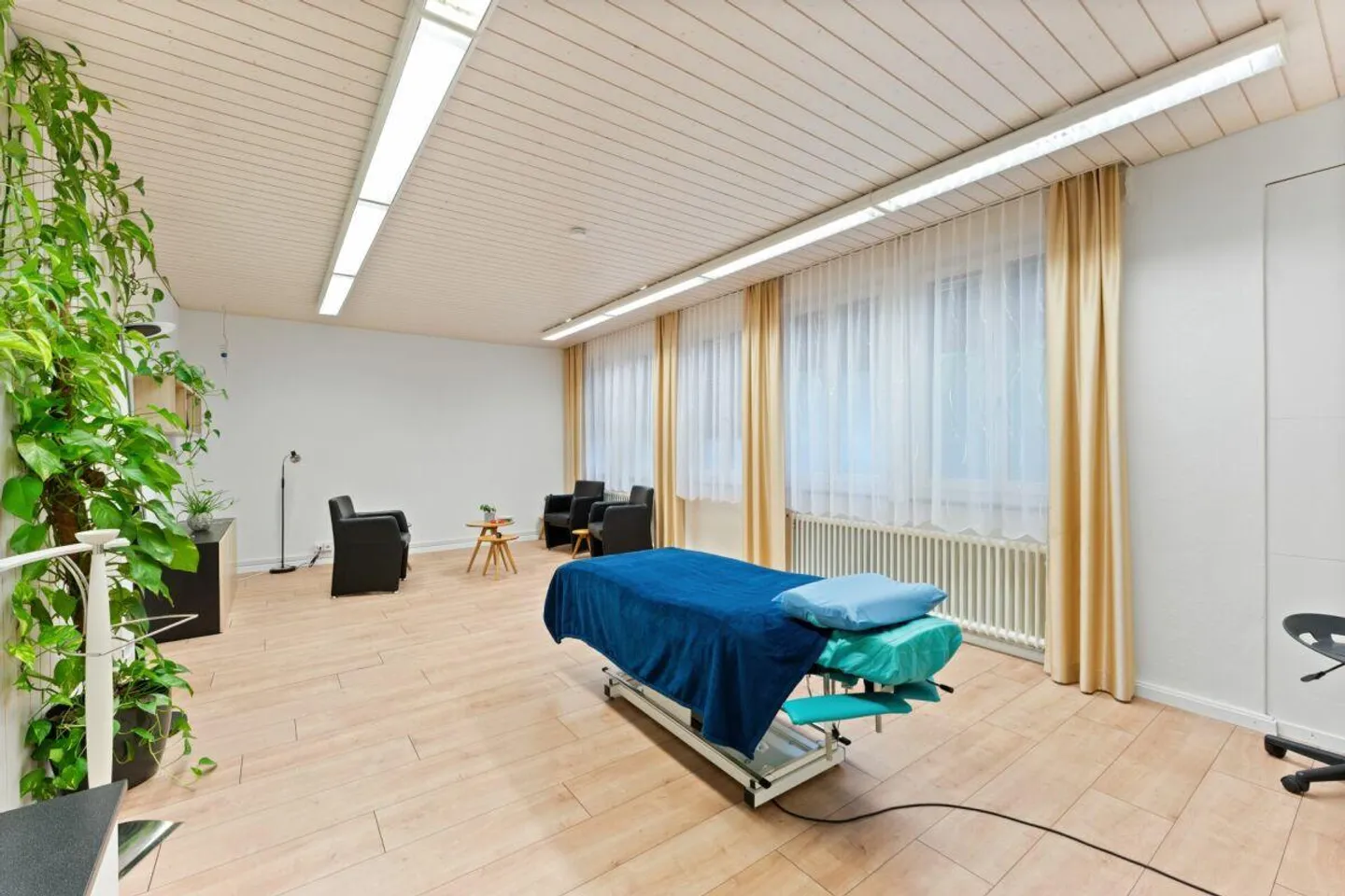 Zweifamilienhaus mit Gewerberäumen - Foto 3 von 7