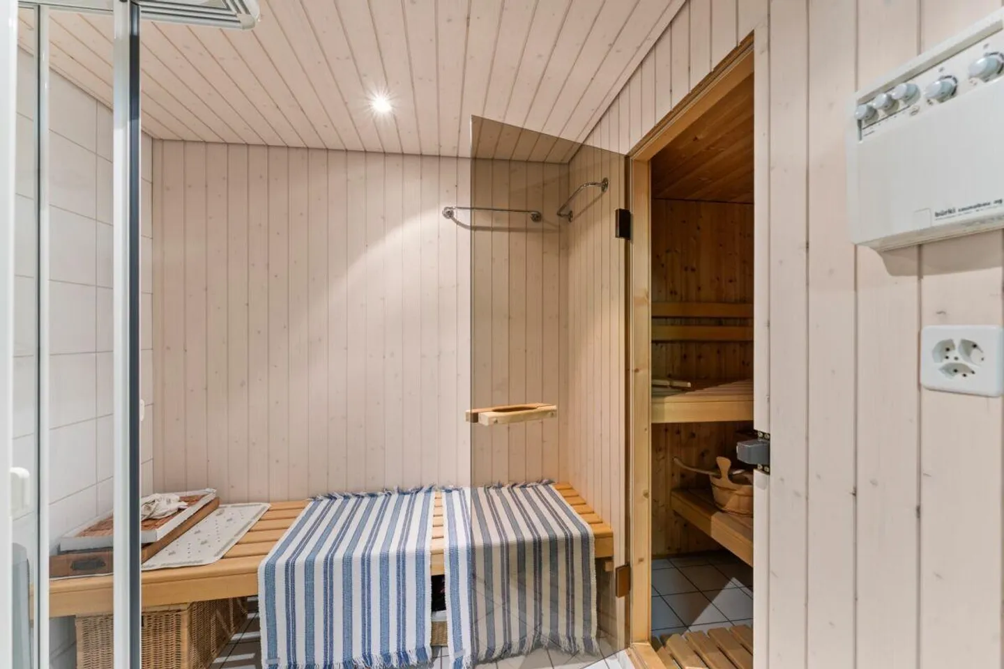 Zweifamilienhaus mit Gewerberäumen - Foto 6 von 7