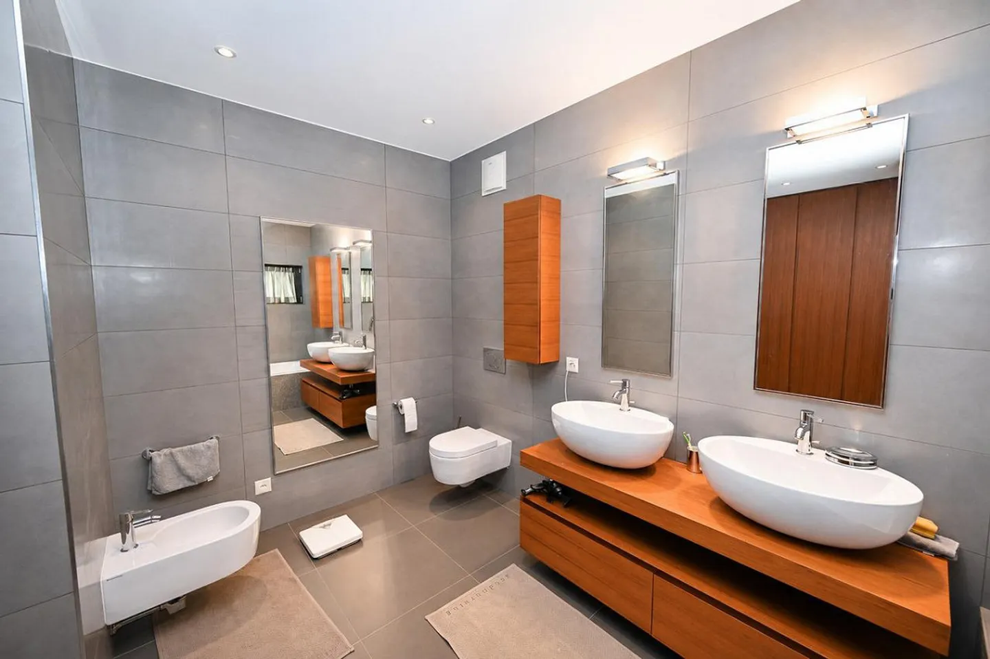 Elegante Wohnung mit Terrasse und Panoramablick auf den See und die Berge - Foto 14 von 22