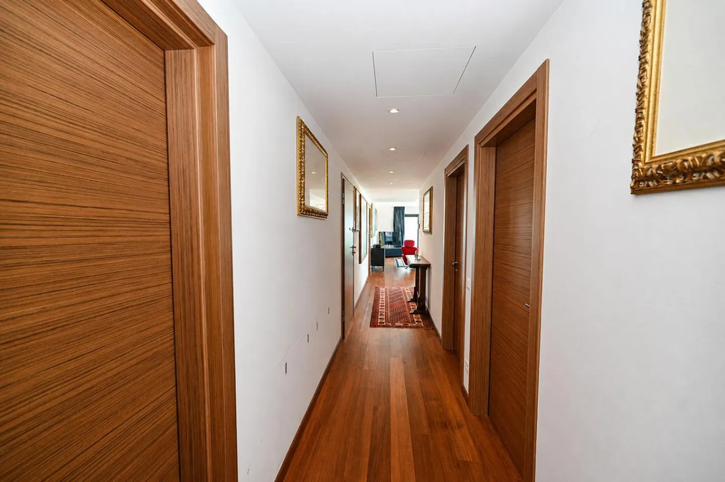 Elegante Wohnung mit Terrasse und Panoramablick auf den See und die Berge - Foto 20 von 22