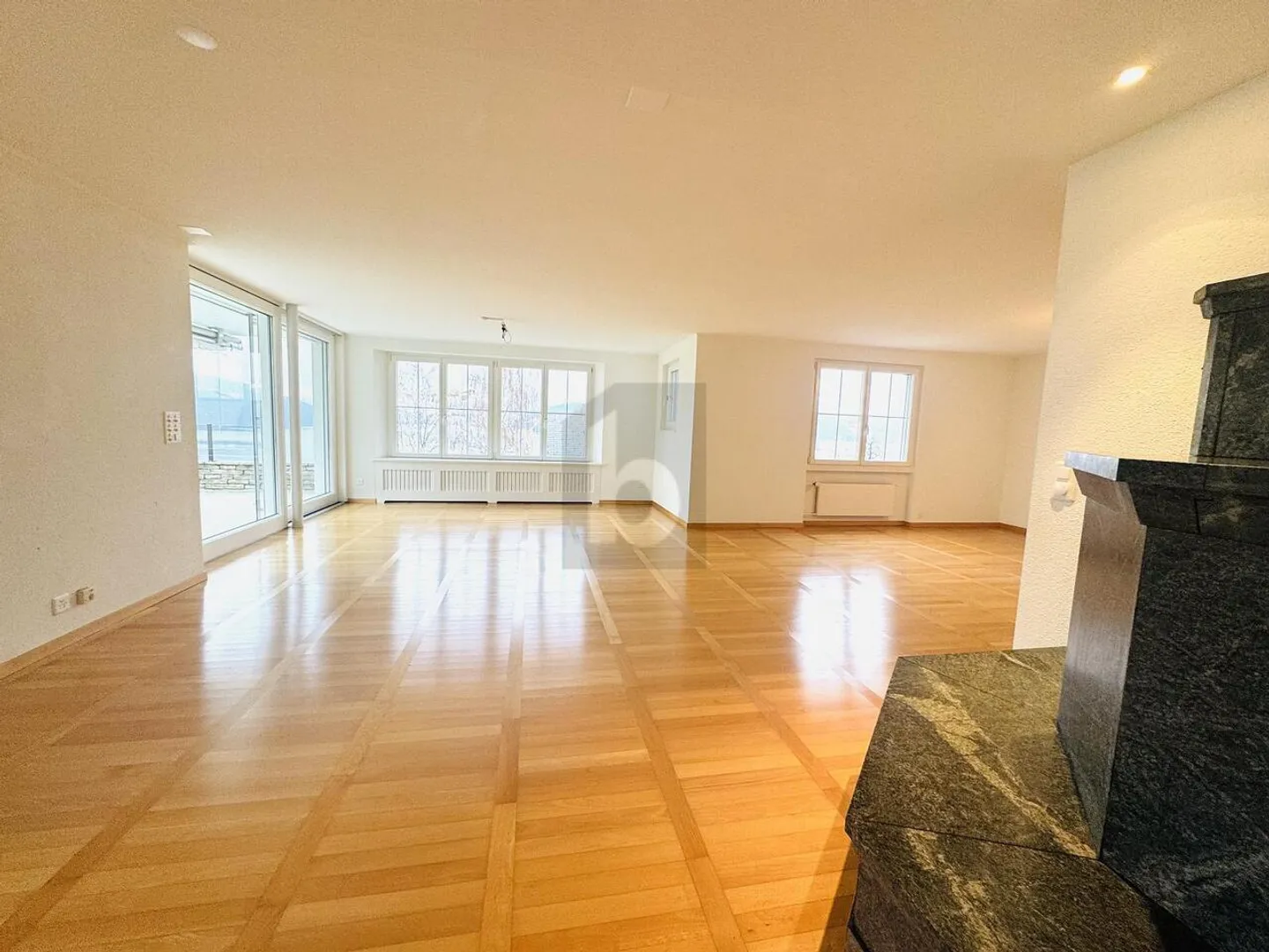 CHAMBRES SPACIEUSES AVEC MAGNIFIQUE VUE SUR LE LAC - Photo 2 sur 6