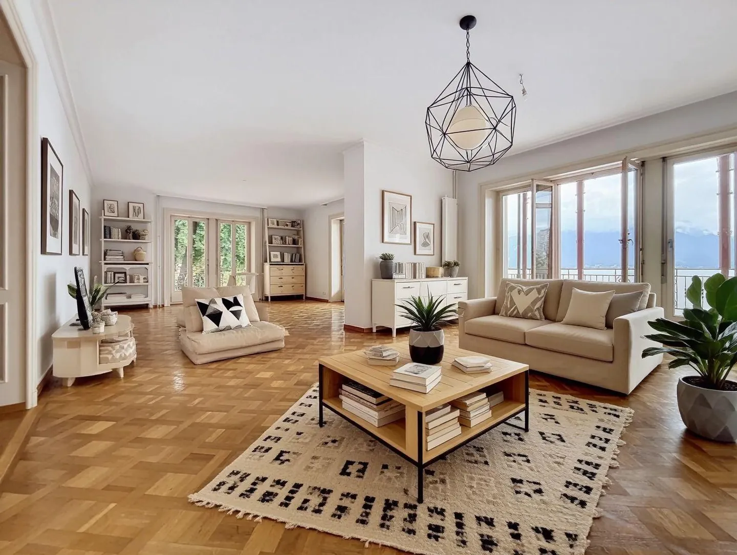 Spacious renovated apartment | Facing the Lake | Montreux - Photo 2 of 7