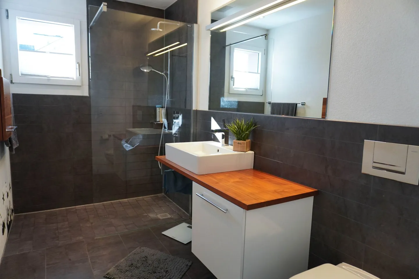 Modern 8½ Room Single-Family Home with Mountain View - Photo 10 of 21