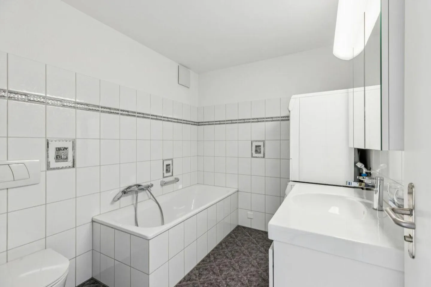 CENTRAL - TIMELESS - HOME - Photo 7 of 13