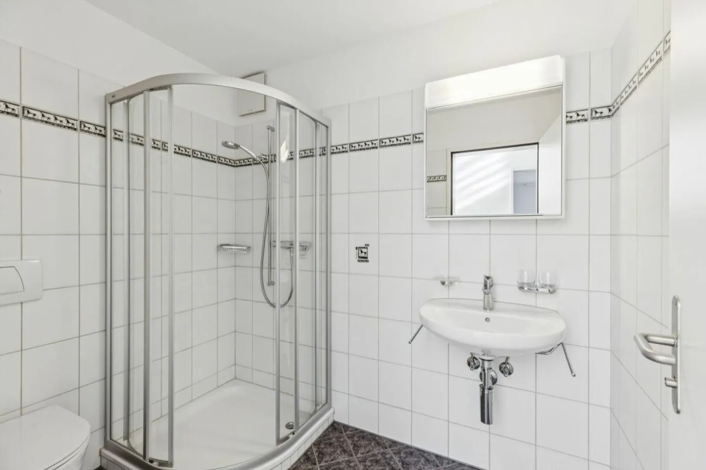 CENTRAL - TIMELESS - HOME - Photo 9 of 13