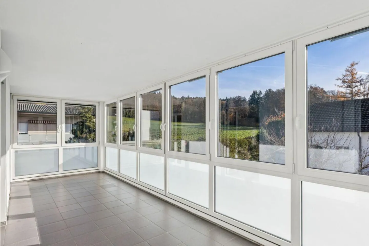 CENTRAL - TIMELESS - HOME - Photo 10 of 13