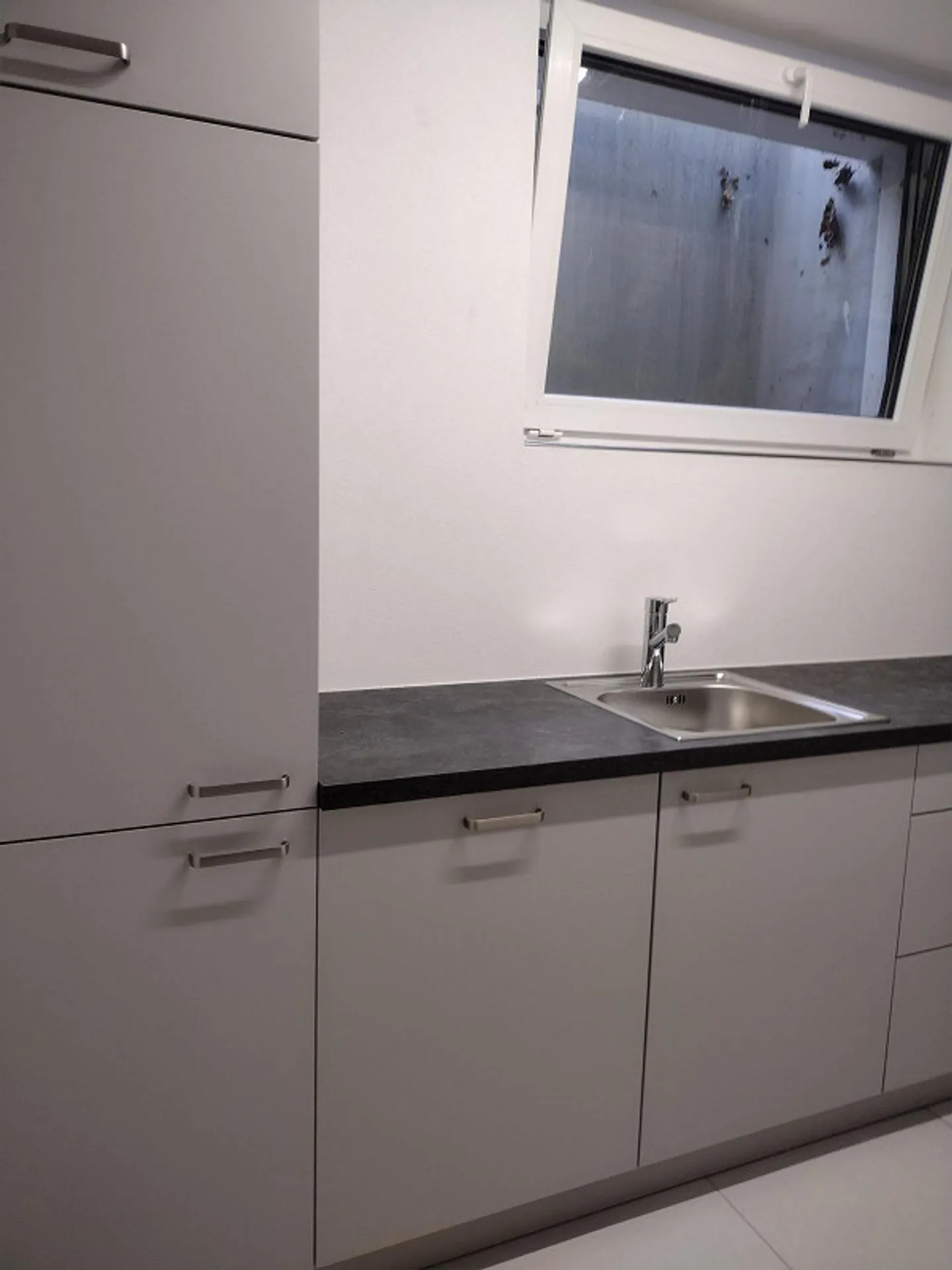 Modern commercial space with versatile usage options in a quiet location - Photo 4 of 6